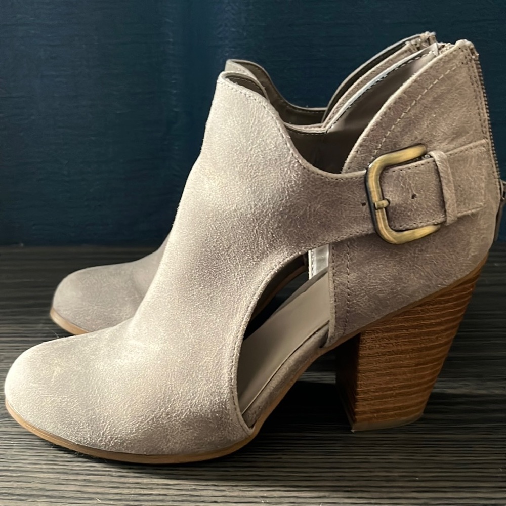 Fergalicious like new booties, size 7.5